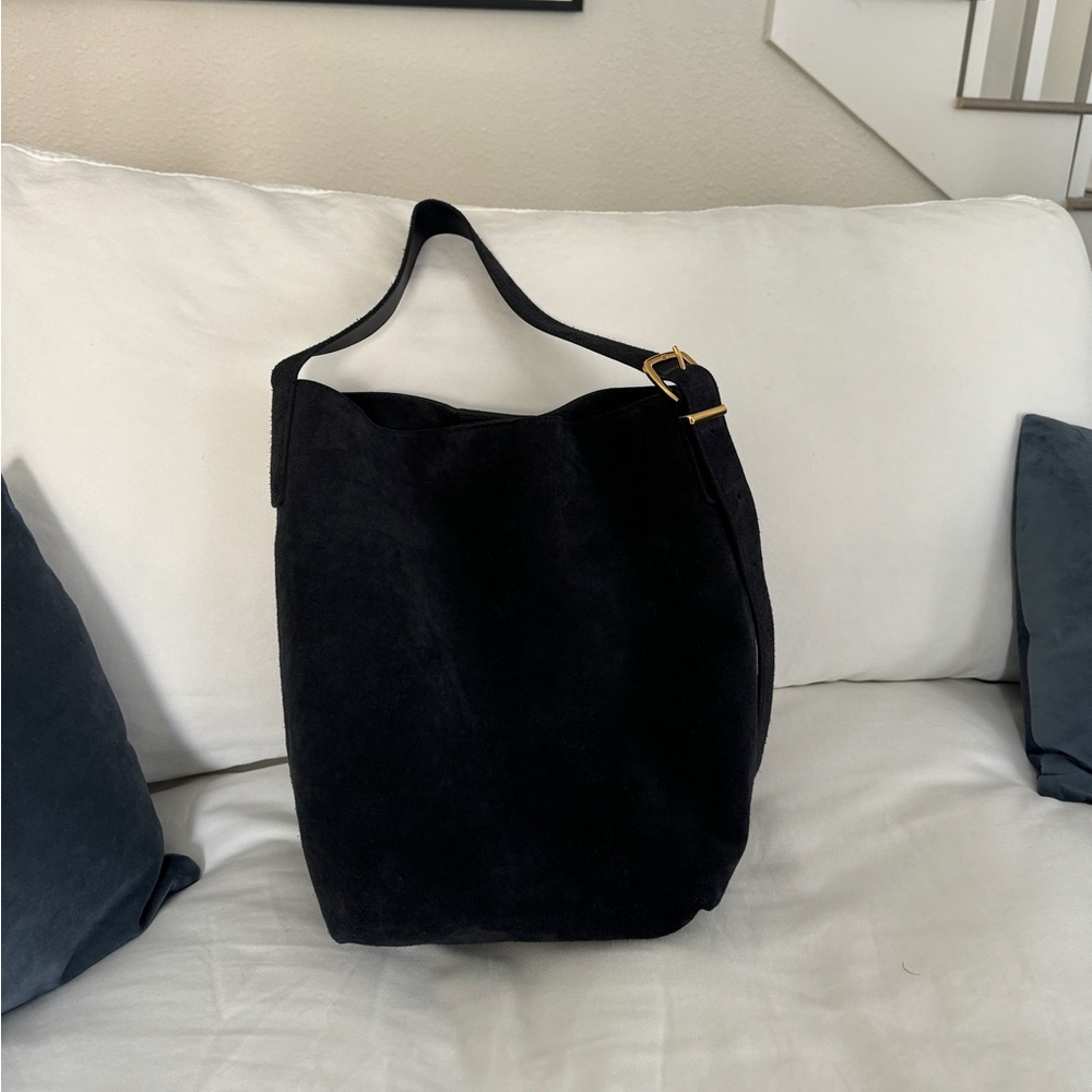 Madewell navy bucket Bag Classic Design - Picture 2 of 6